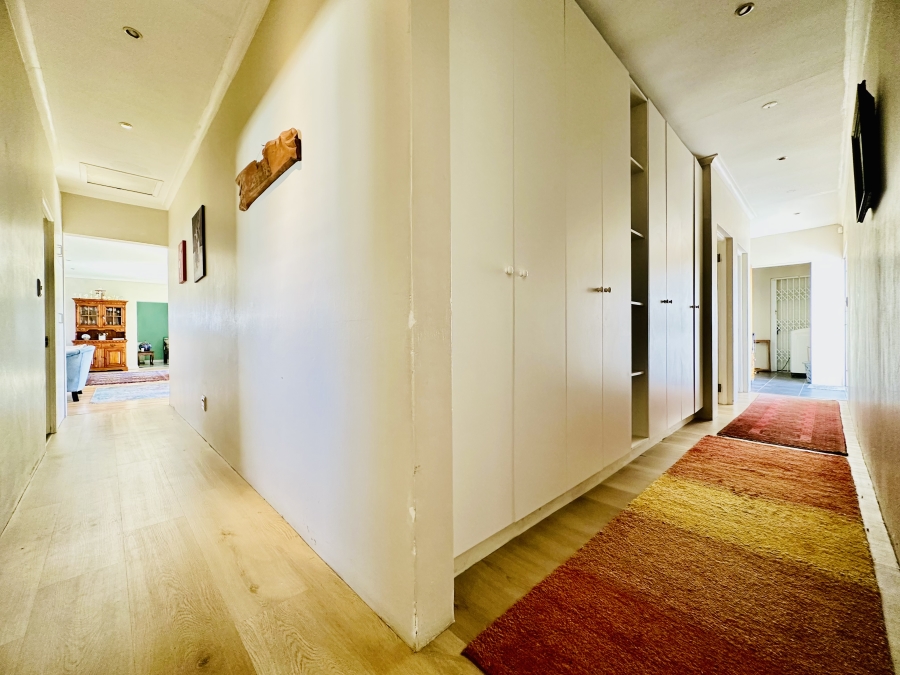 4 Bedroom Property for Sale in Westcliff Western Cape